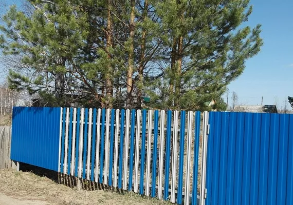 Купить Комбинированный евроштакетник забор низкий в Москве по цене от 1693 руб. Комбинированный евроштакетник забор низкий купить Москва